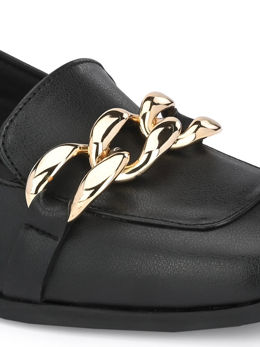 Queen Women's Moccasin with golden chain detail