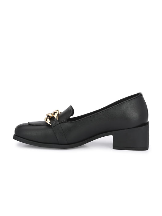 Queen Women's Moccasin with golden chain detail