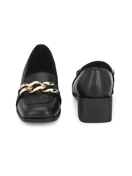 Queen Women's Moccasin with golden chain detail