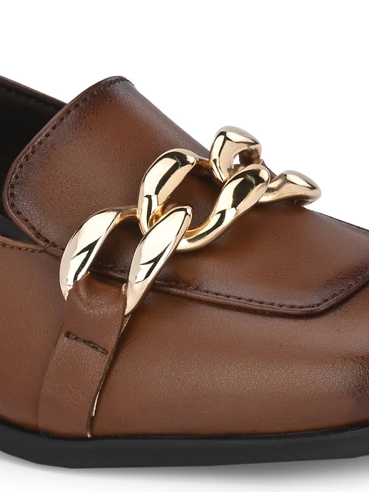 Queen Women's Moccasin with golden chain detail