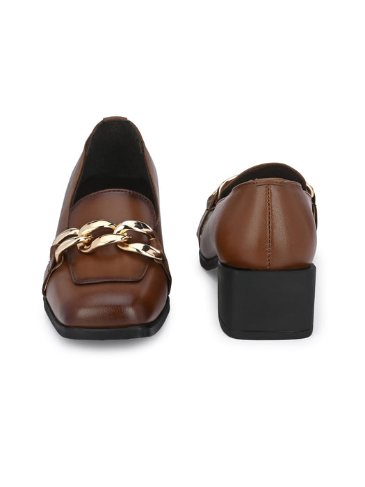 Queen Women's Moccasin with golden chain detail