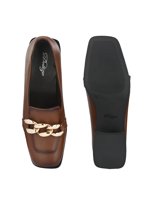 Queen Women's Moccasin with golden chain detail