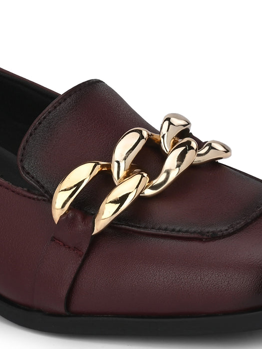 Queen Women's Moccasin with golden chain detail