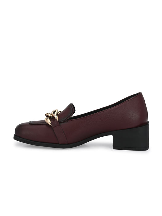 Queen Women's Moccasin with golden chain detail