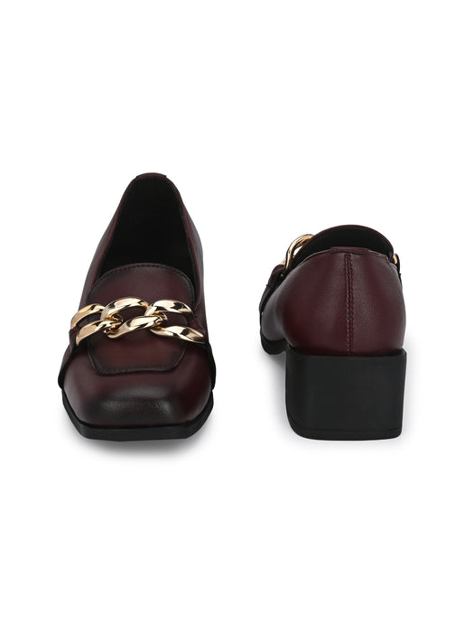 Queen Women's Moccasin with golden chain detail