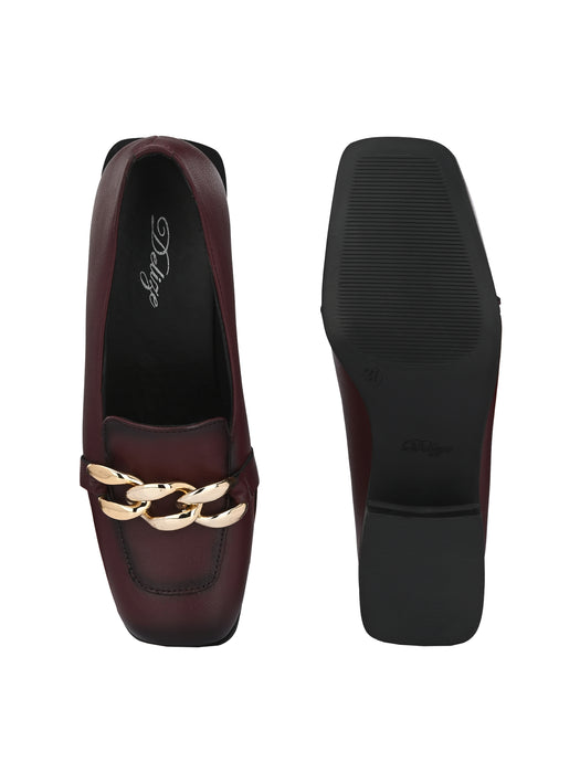 Queen Women's Moccasin with golden chain detail