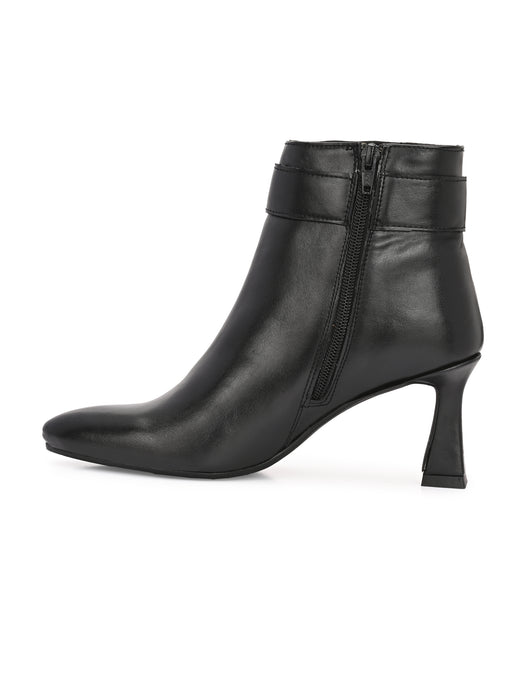 Alexa ankle boots with buckle strap