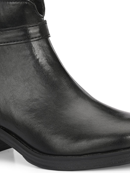 Vindy Ankle Boots with buckle detail