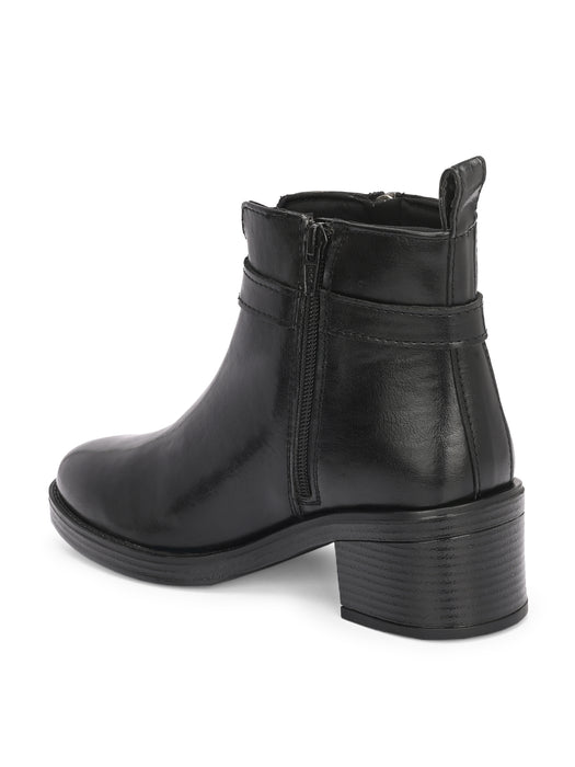 Vindy Ankle Boots with buckle detail