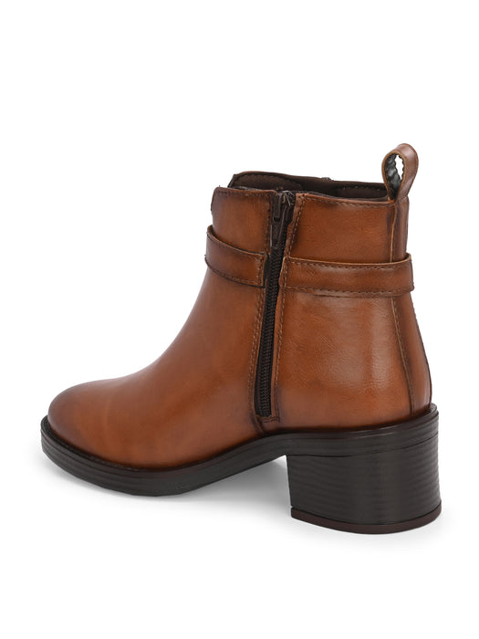 Vindy Ankle Boots with buckle detail