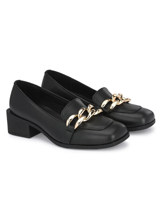 Queen Women's Moccasin with golden chain detail