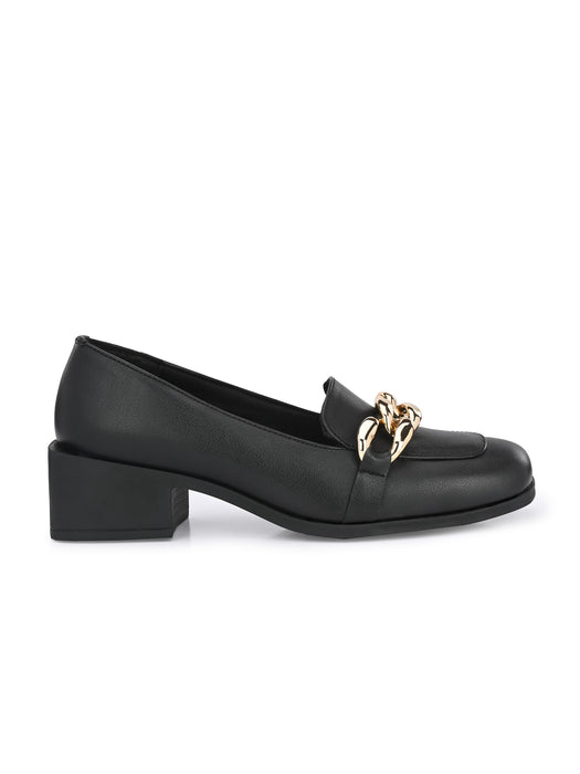 Queen Women's Moccasin with golden chain detail