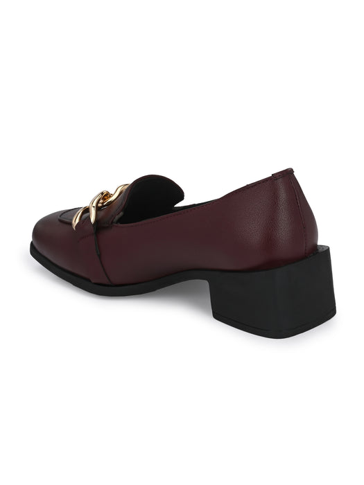 Queen Women's Moccasin with golden chain detail